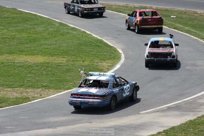 Illustration for article titled The 24 Hours Of LeMons New England 2009 Über Gallery, Part 2